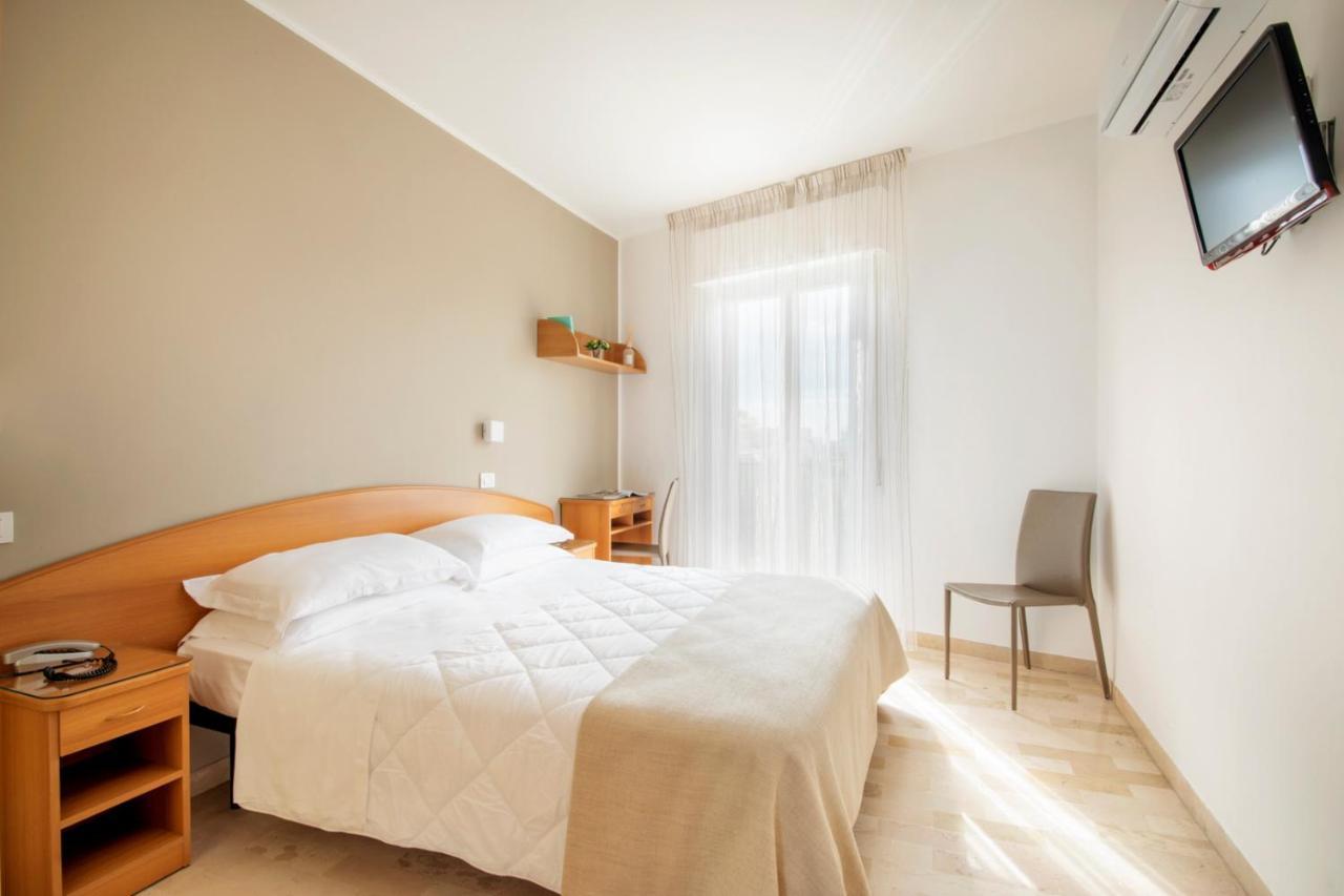 Hotel Bernard San Benedetto del Tronto Eksteriør billede