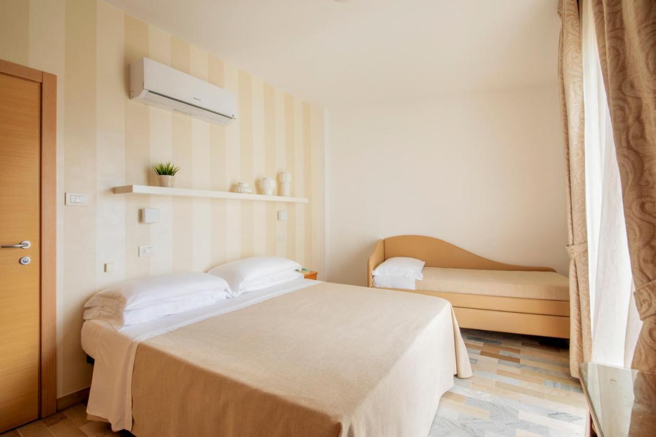 Hotel Bernard San Benedetto del Tronto Eksteriør billede