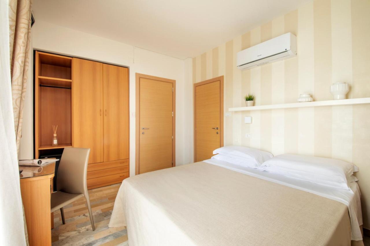 Hotel Bernard San Benedetto del Tronto Eksteriør billede